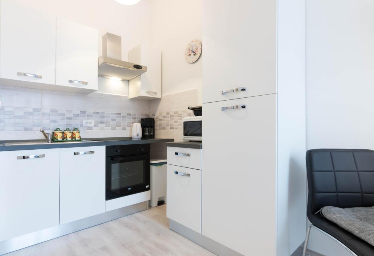 Apartment Ana Пула Екстер'єр фото